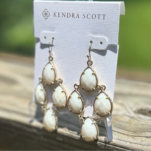 Kendra Scott Caroline Earrings Mother of Pearl Gold | Vintage KS Bridal Neutral - Picture 7 of 7